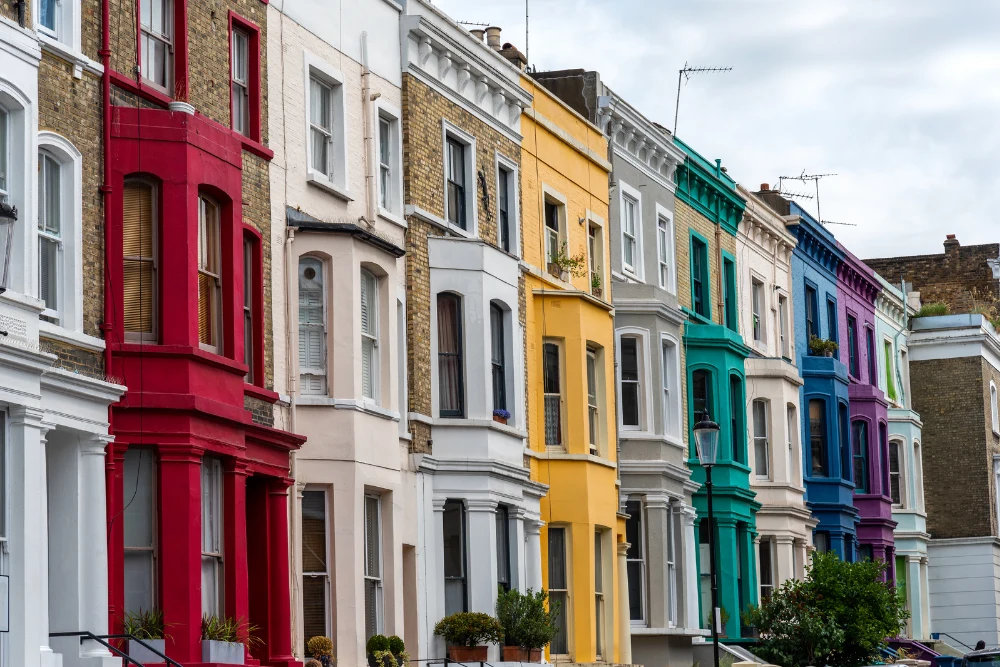 Kolory tynku pod lupą – jak barwa elewacji zmienia się z czasem i pod wpływem warunków atmosferycznych