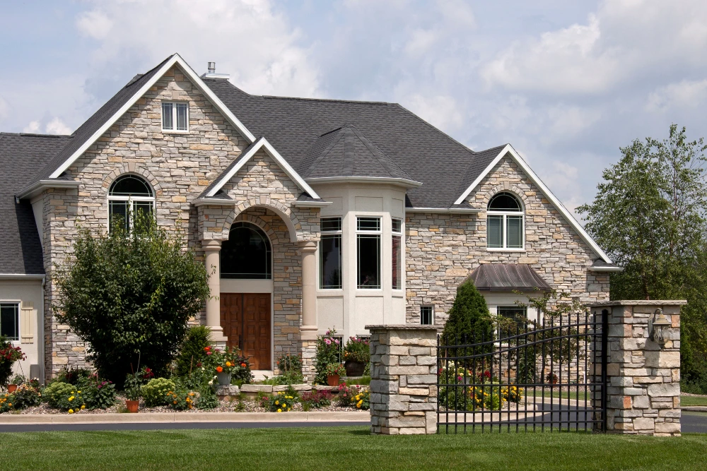 Jak nie zniszczyć kamiennej elewacji — 5 błędów, które popełniają nawet profesjonaliści