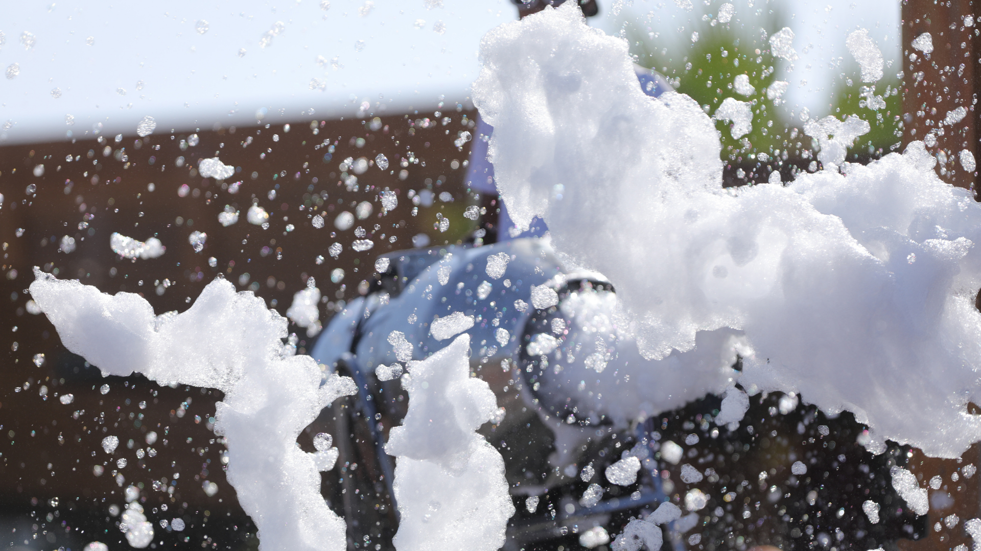 Aktywna piana w czyszczeniu fasad - technologia, która oszczędza Twój tynk